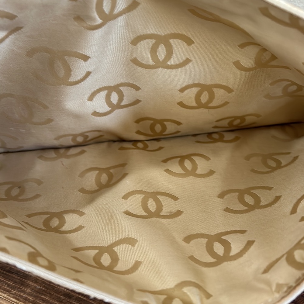 Chanel - Picture 6 of 6